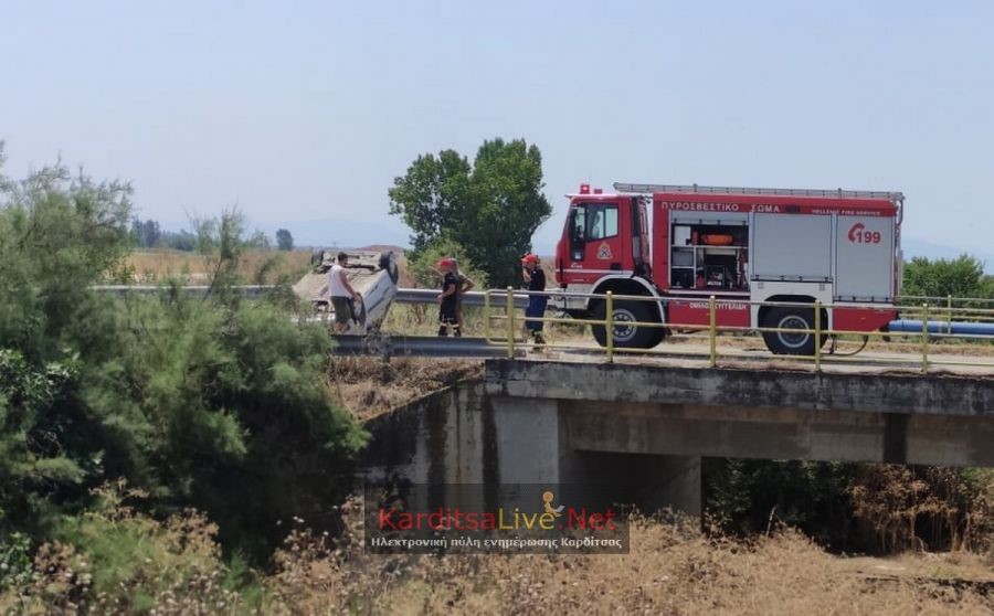 Ανετράπη αυτοκίνητο στο δρόμο Παλαμά για Ιτέα 